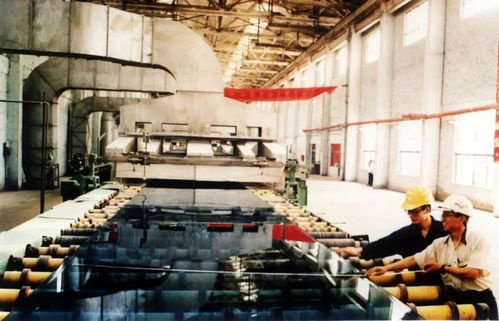 紀念洛陽浮法玻璃工藝誕生50周年 中國建材集團引領建筑材料創新輝煌